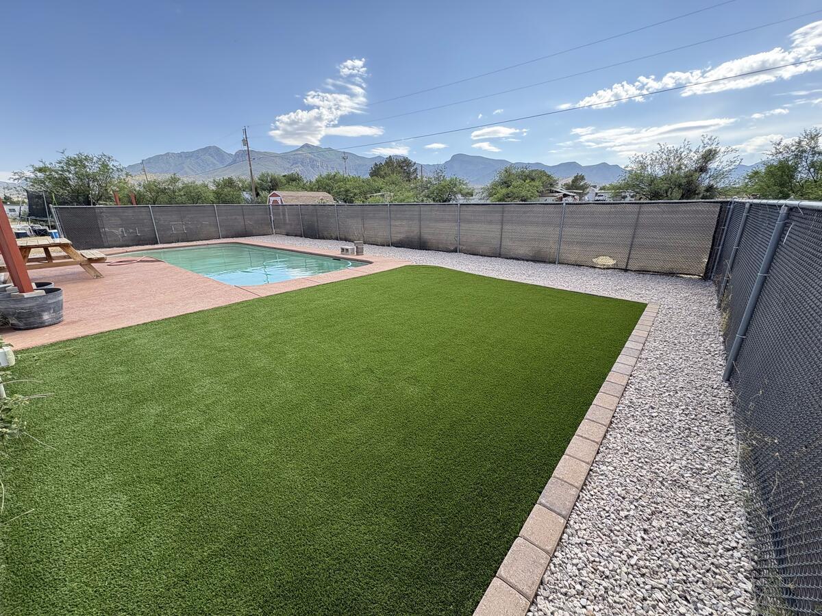pool-turf-mountain-view